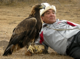 Ishenbek, traditional Kyrgyz eagle hunter, near Bokunbaevo, 2008